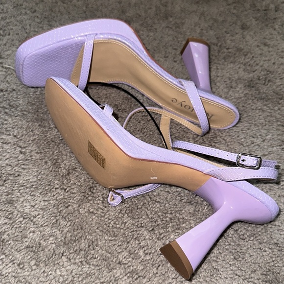 NWOT women’s heel sandal - Picture 4 of 4